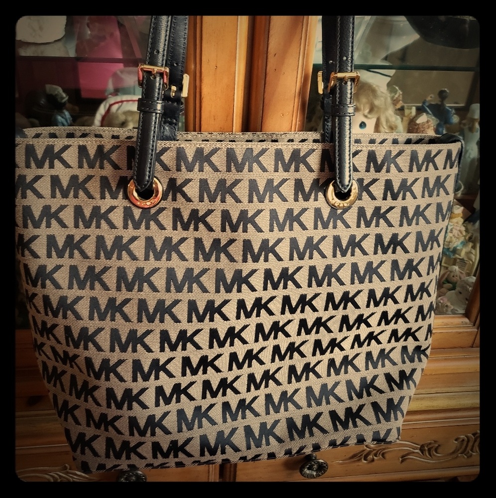 🧚🏼‍♀️Michael KORS Large Purse Handbag